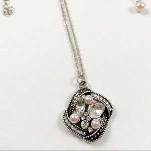 Rhinestone and Imitation Pearl Necklace w/Earrings